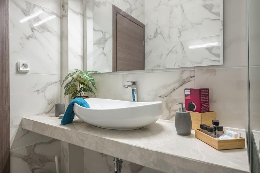Apartment Luxurius In Megaro Mousikis Metro Station *