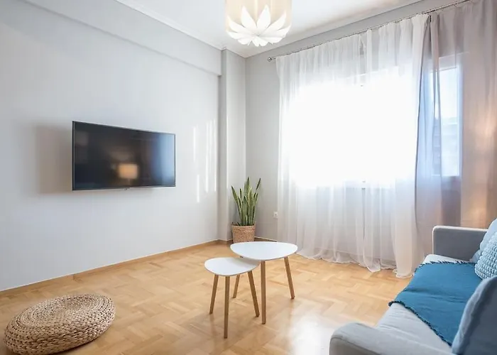 Luxurius Apt In Megaro Mousikis Metro Station